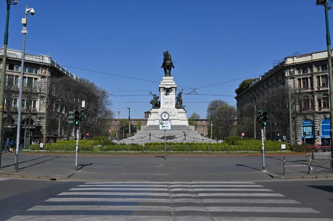 Appartamento Le Guglie In Piazza Castello - Centro Storico 米兰 外观 照片